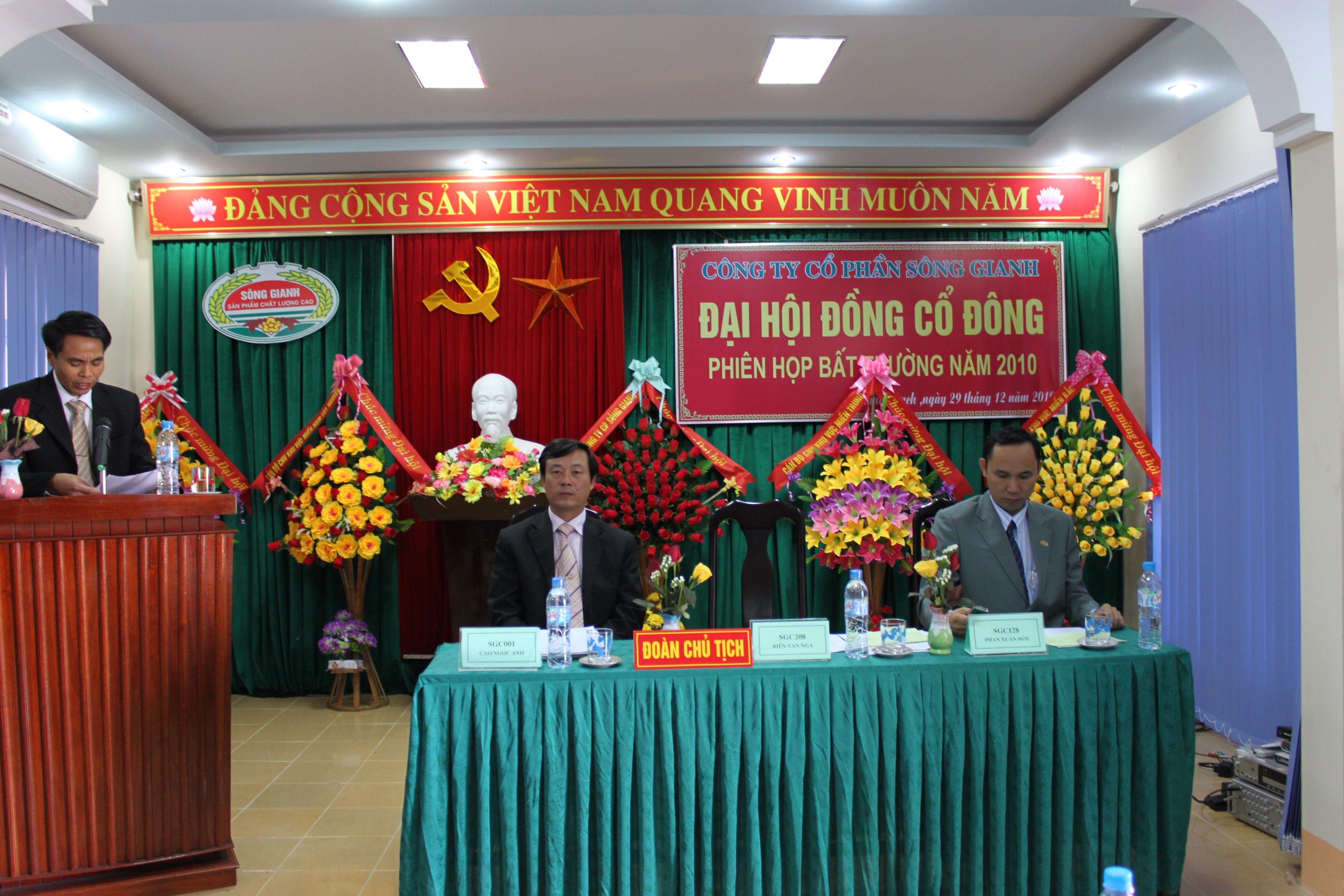 Phiên họp Đại hội đồng cổ đông bất thường năm 2010 đã thành công tốt đẹp